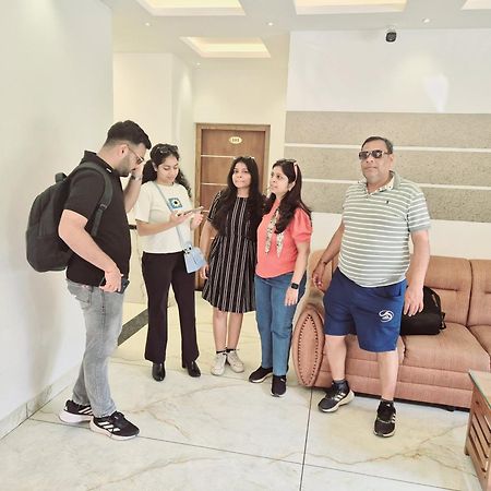 Marina Suites Airport Hotel Kochi Екстер'єр фото