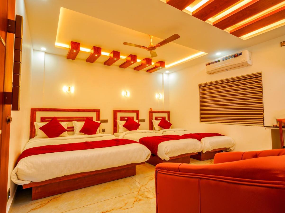 Marina Suites Airport Hotel Kochi Екстер'єр фото