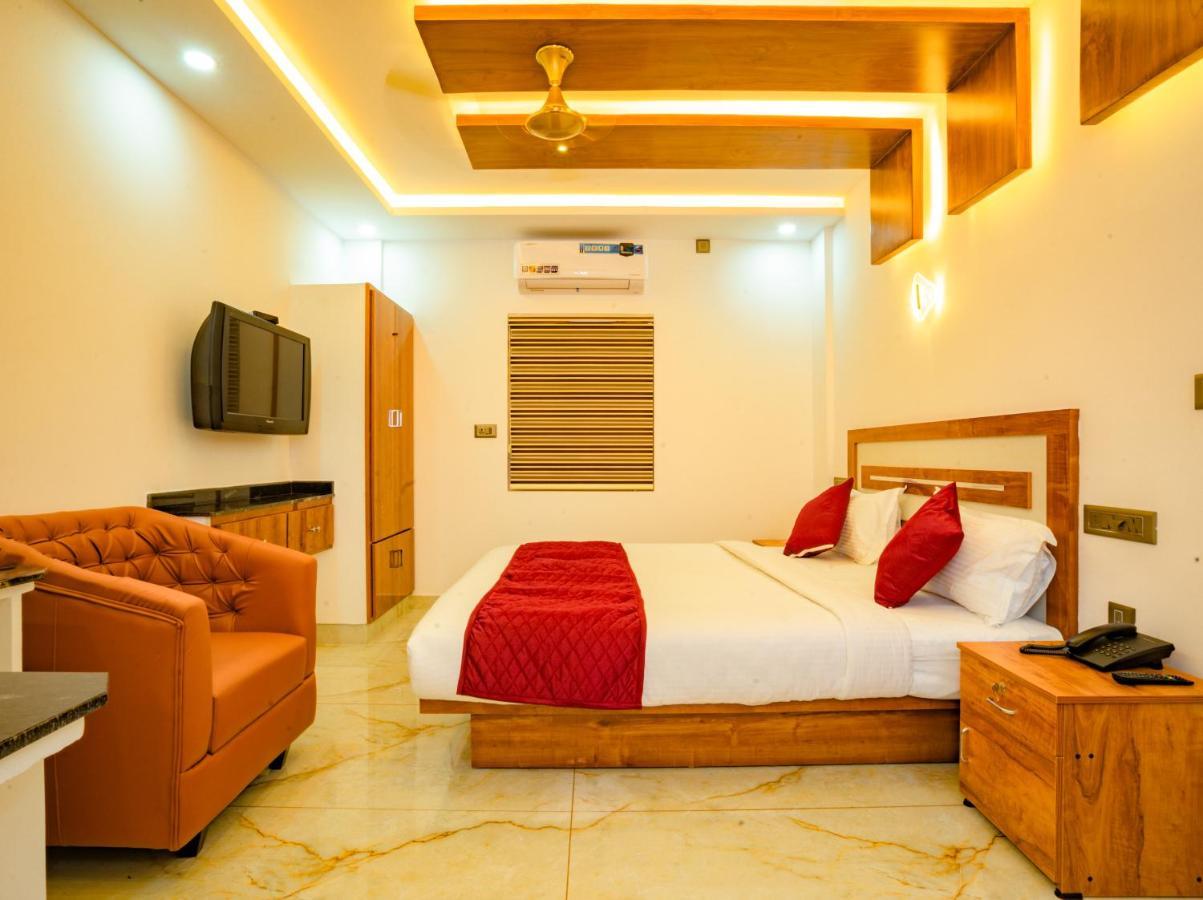 Marina Suites Airport Hotel Kochi Екстер'єр фото