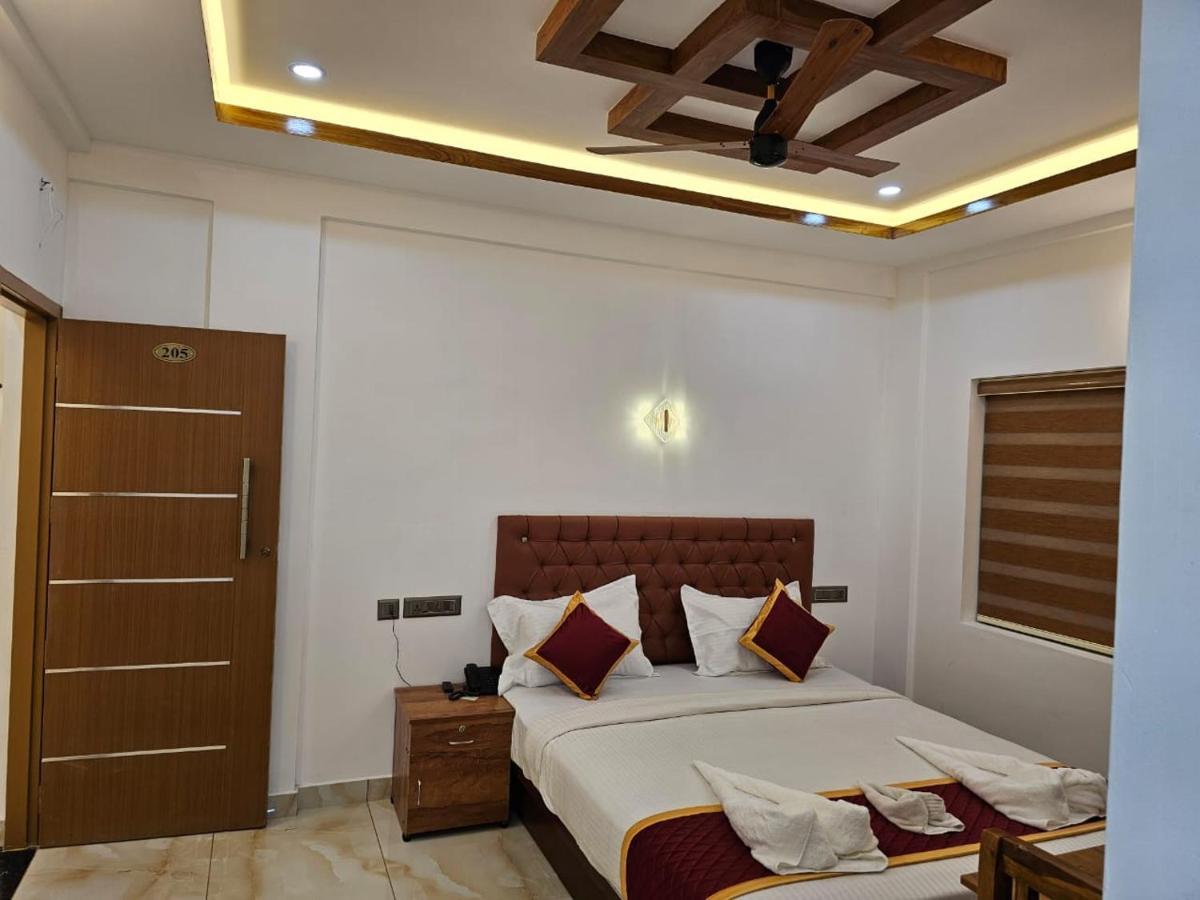 Marina Suites Airport Hotel Kochi Екстер'єр фото