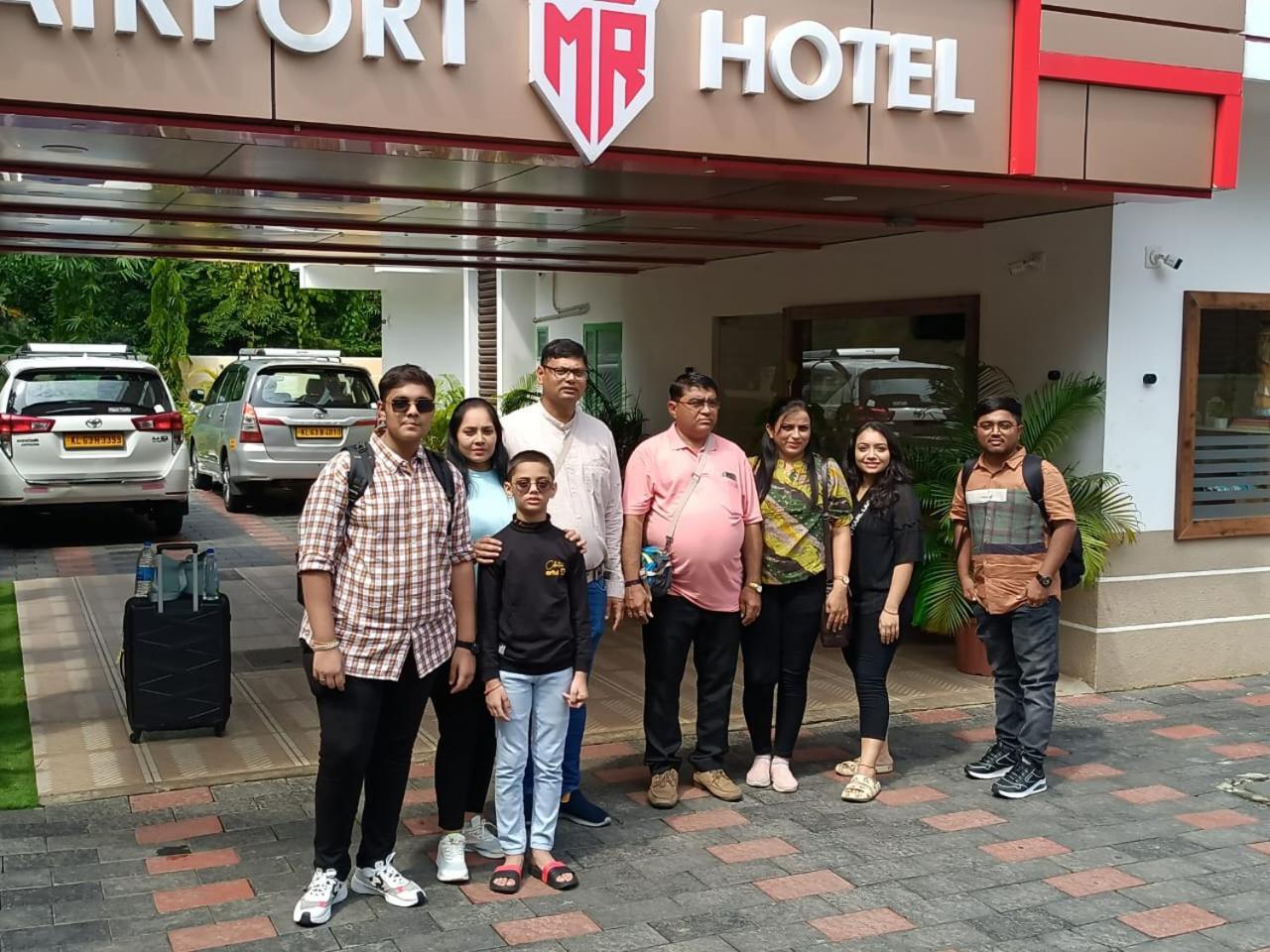 Marina Suites Airport Hotel Kochi Екстер'єр фото